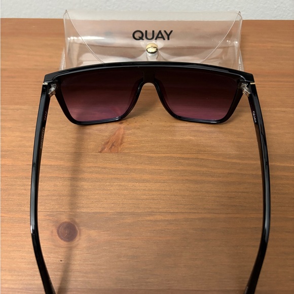 QUAY Sunglasses - Picture 5 of 5